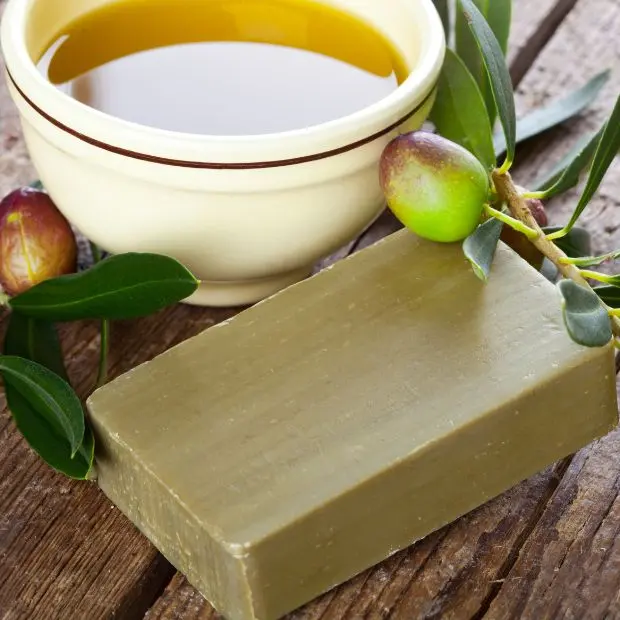2. Sapone all’olio di oliva: la ricetta base per autoprodurlo in sicurezza