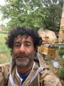 Come si diventa apicoltori? L'apicoltore Enrico Baroni