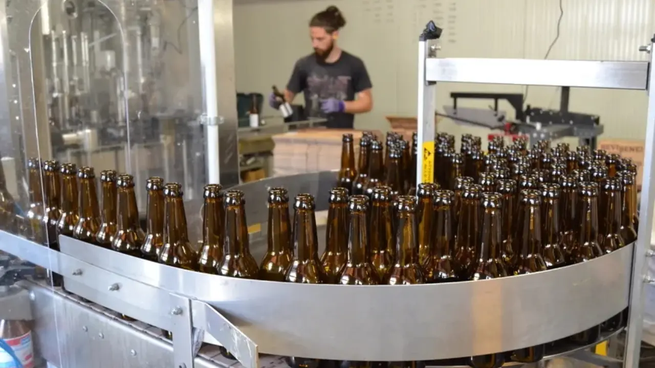 Pane sostenibile: l'imbottigliamento della birra Biova
