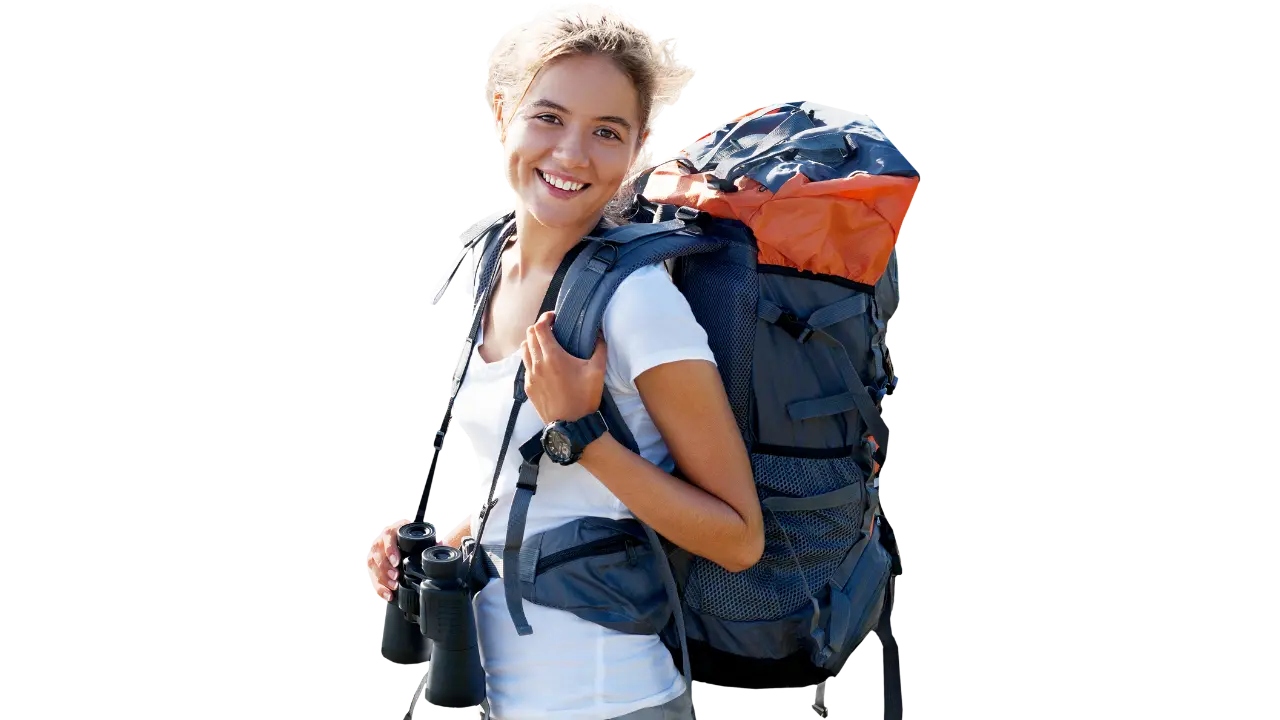 Sull'isola di Fogo, dove il turismo ha l'etichetta: una ragazza con lo zaino in spalla