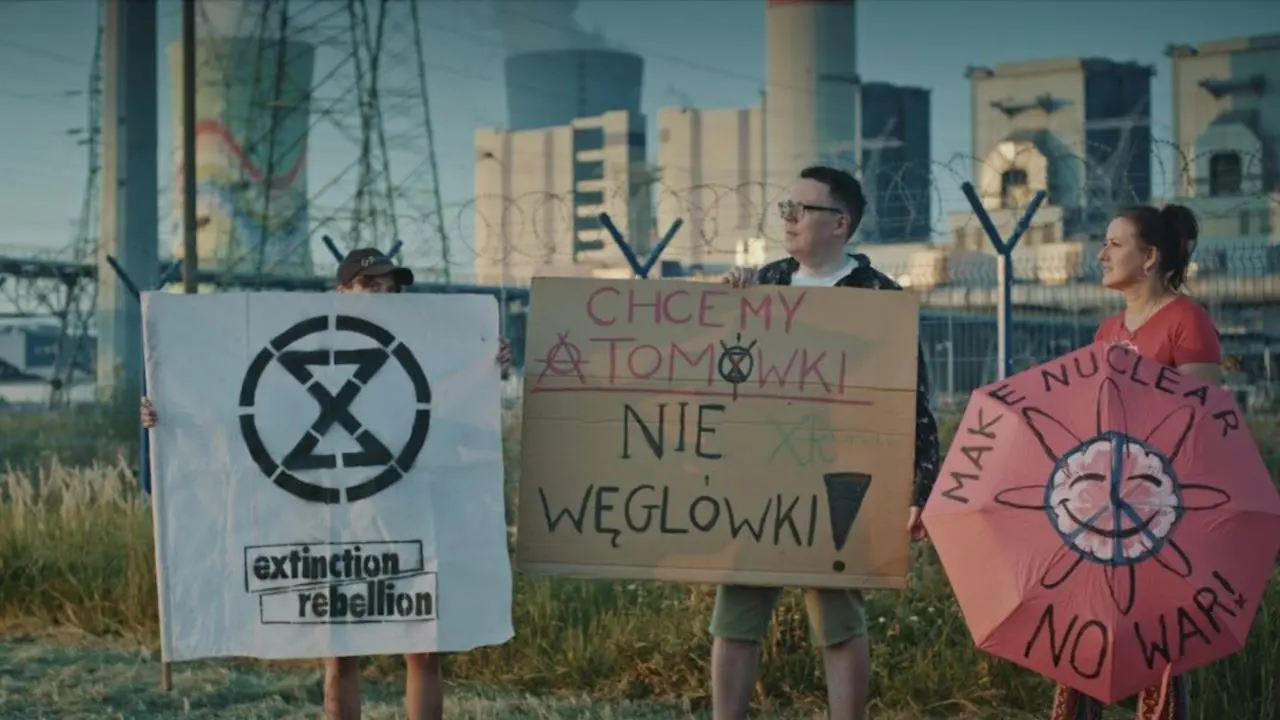Immersione nel cinema ambientale: Fission di João Pedro e Anton Yaremchuk