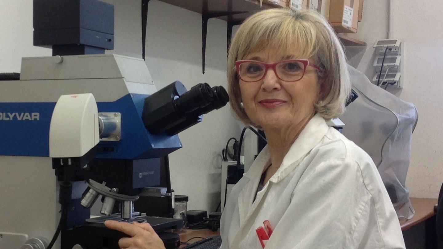 La professoressa Manuela Giovannetti nel suo laboratorio 