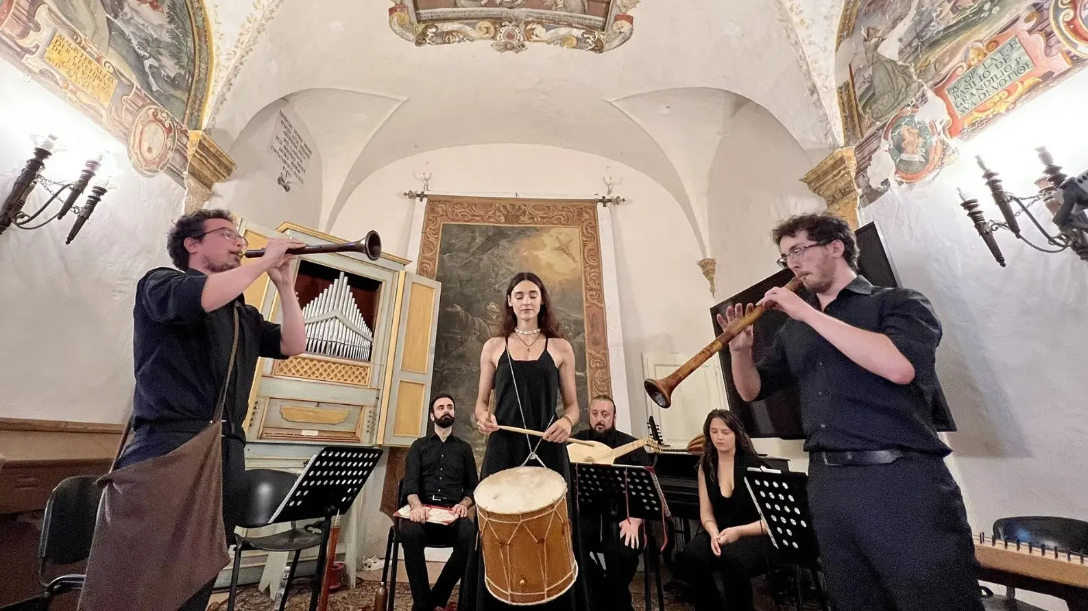 Ad Assisi le armonie del medioevo: un concerto in una chiesa durante la manifestazione