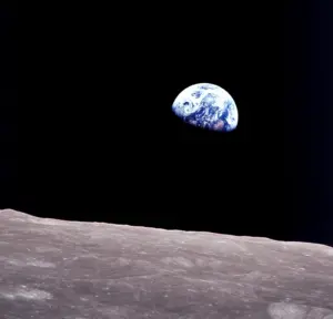 L'immagine della Terra scattata nel 1968 dall'equipaggio dell'Apollo 8
