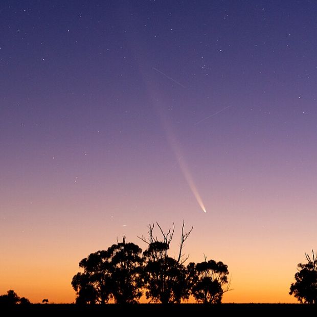 La cometa del secolo viaggia nei nostri cieli
