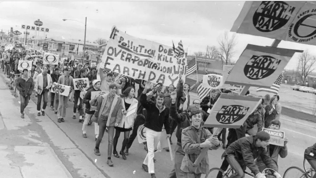 Arvada High School in Colorado prima Giornata della Terra 22 aprile 1970. Foto: Dick Davis