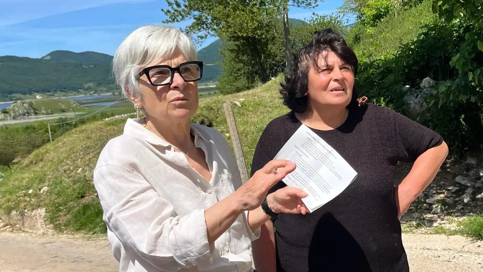 Anna Kauber insieme ad Agata Iameo, pastora del film documentario “Civiltà transumanti”