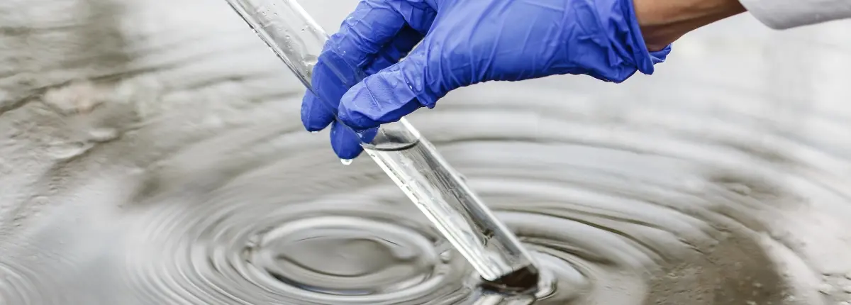 Un'operazione di controllo dell'acqua potabile