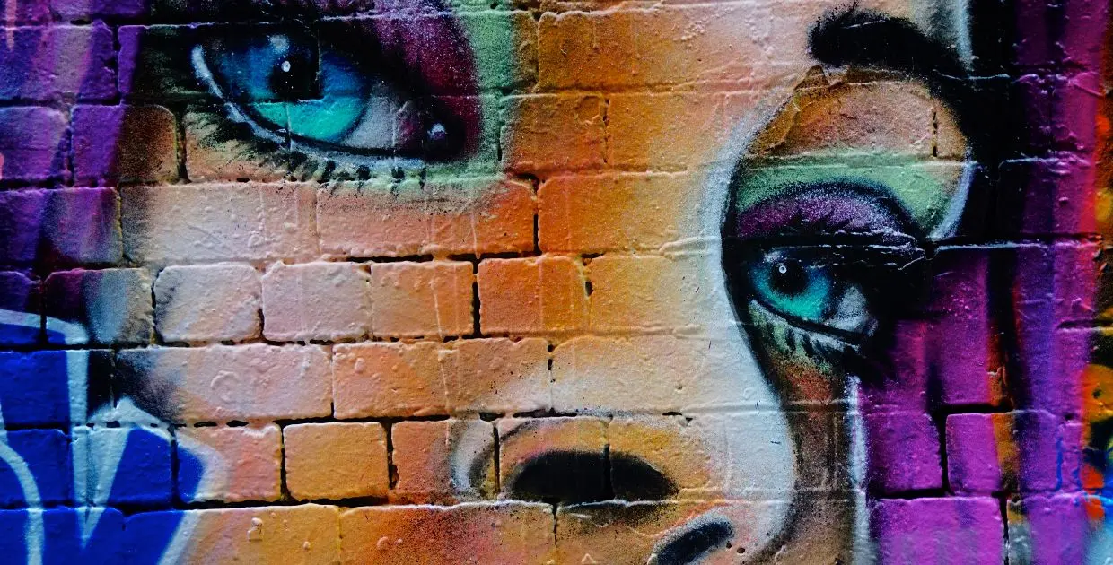 Vernici mangiasmog: un murales con due occhi che ci guardano